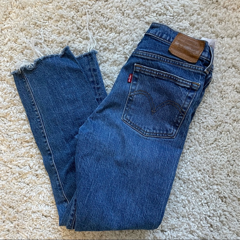 WEDGIE LEVIS